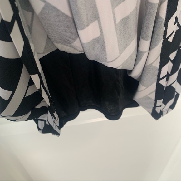 White House Black Market Faux Wrap Geometric Print Midi Dress size 2 - Picture 5 of 10